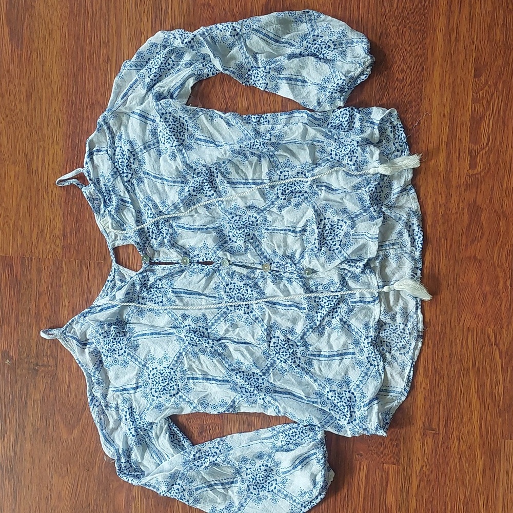 Cold shoulder top
